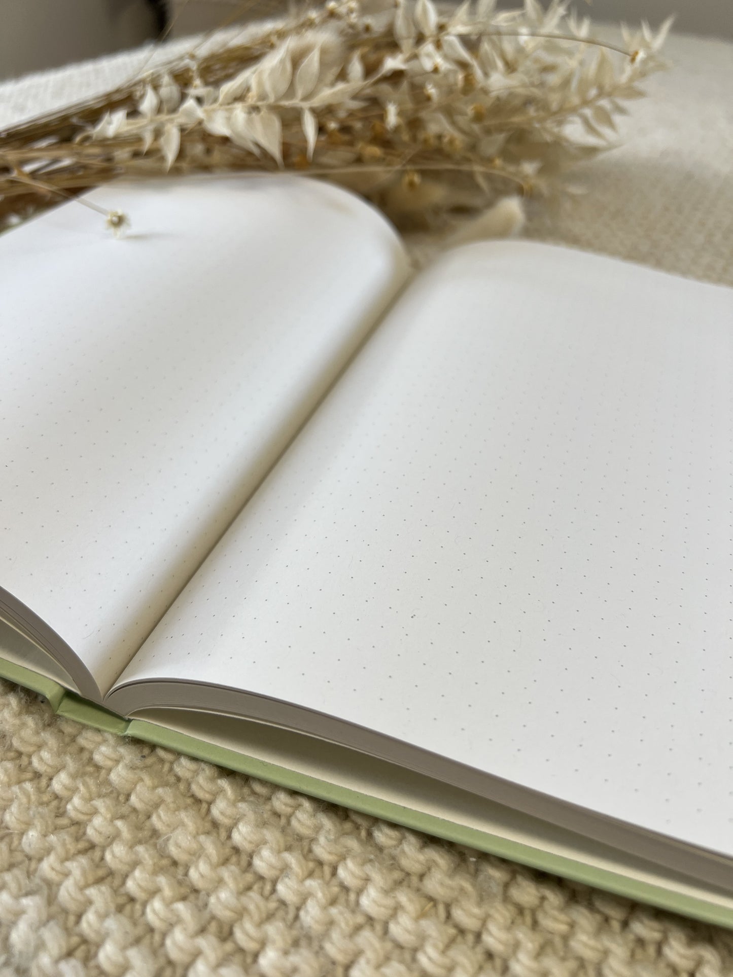 Notizbuch Bittersweet | DIN A5 gepunktet mit Hardcover für Journaling, Songwriting oder Handlettering | Skizzenbuch mintfarben mit retro Kassetten Design