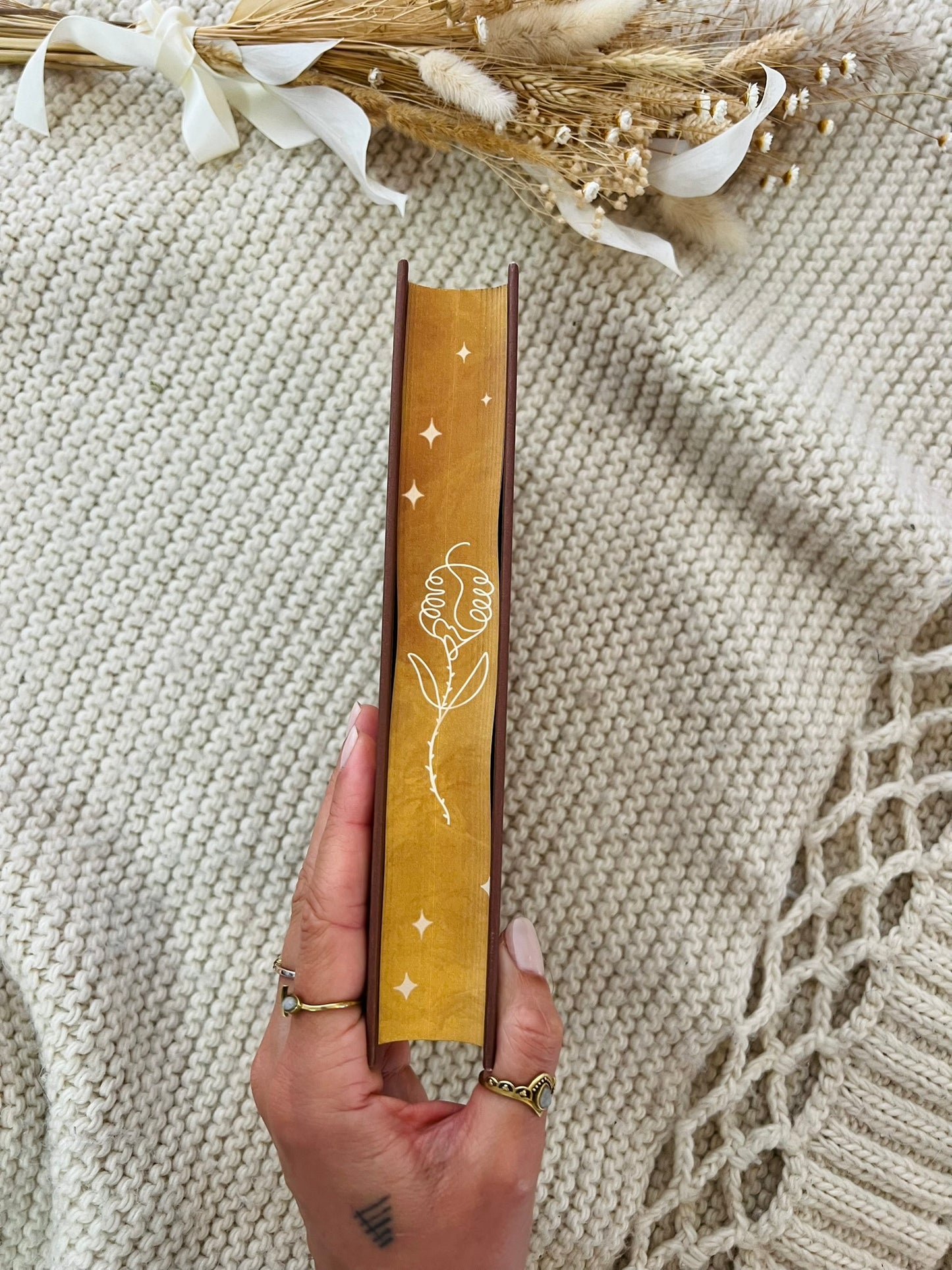 "Synphony - Orchester im Kopf" Signiertes Hardcover mit Farbschnitt, Lesezeichen und Charakterkarte