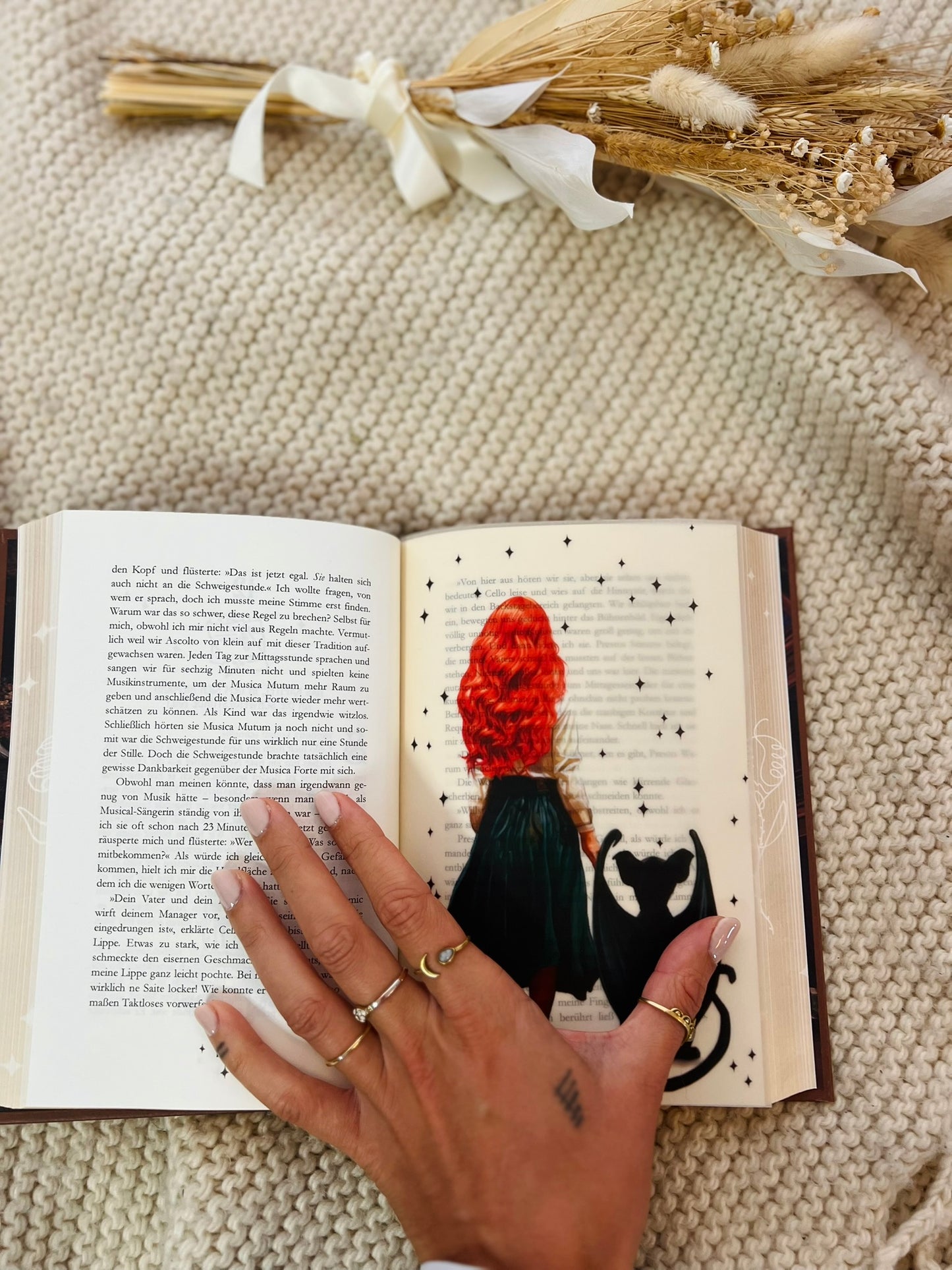 "Synphony - Orchester im Kopf" Signiertes Hardcover mit Farbschnitt, Lesezeichen und Charakterkarte